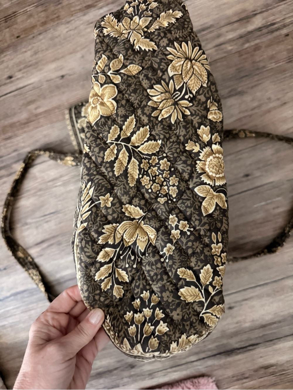 Vera Bradley tote bag!!
Browns
Very good used condition! - Picture 3 of 4